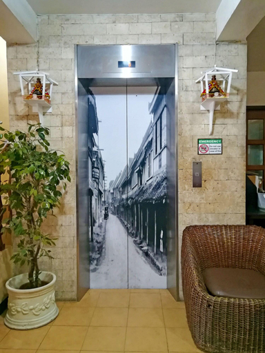 Public Area 5, Doña Mercedes Hostel, Cebu City
