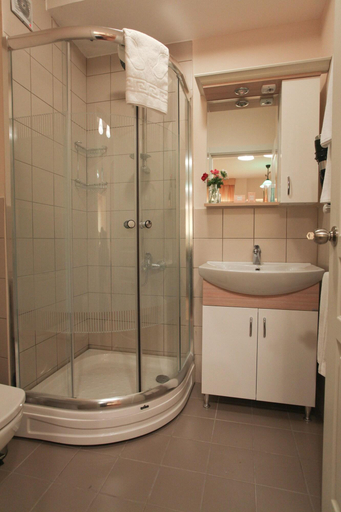 Bathroom 5, Three Apples Residence, Beyoğlu