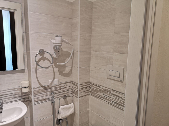 Bathroom 4, Hotel Toscana, Florence