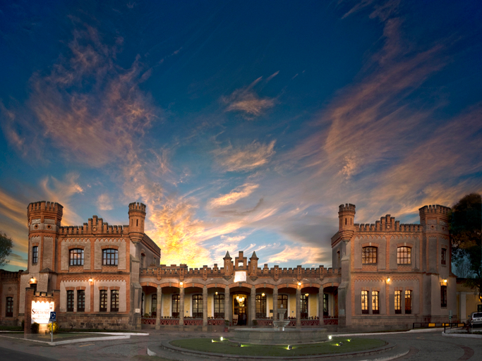 Exterior & Views