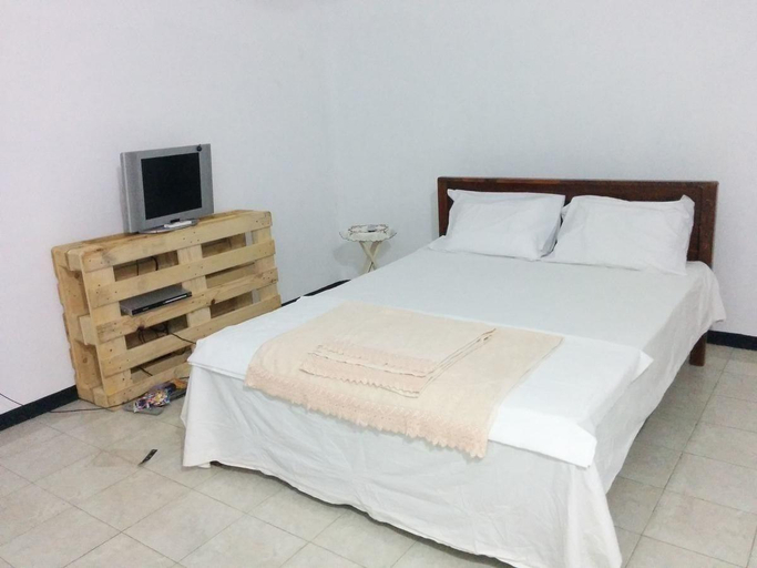 Bedroom 3, Airport Layover B&B, Katana