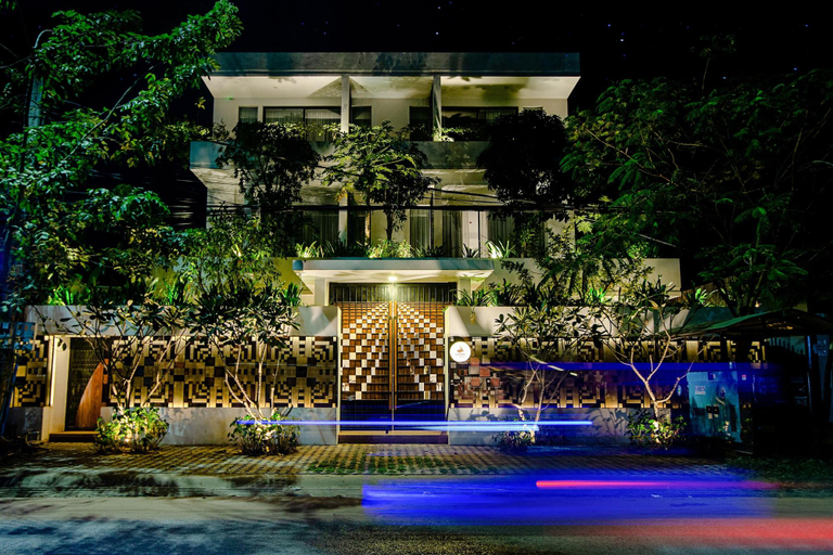 Exterior & Views