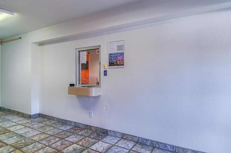 Public Area 2, Motel 6 Russellville, AR, Pope