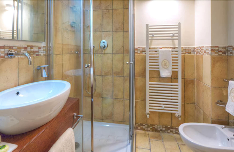 Bathroom 4, Villa Gens Camuria, Ancona