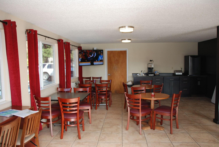 Public Area 2, Smokey Point Motor Inn, Snohomish