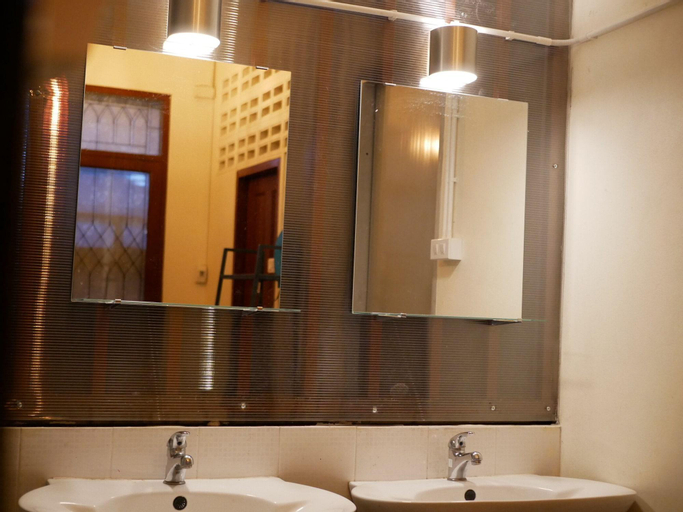 Bedroom 4, Bed Dee Time Hostel, Khlong Toey