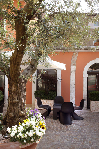 Public Area 3, Corte San Luca, Verona