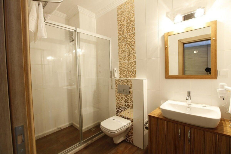 Bathroom 4, Olbios Marina Resort, Erdemli