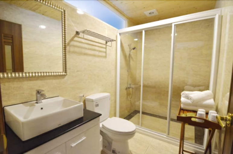 Bathroom 3, Blue Heron, Pingtung