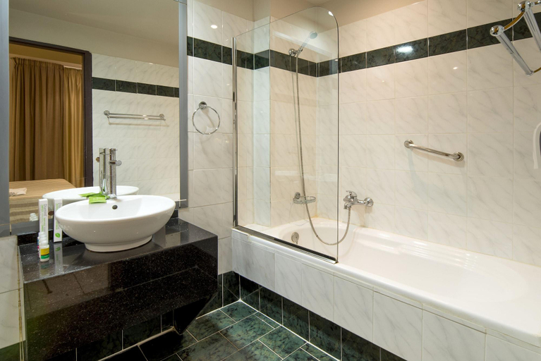 Bathroom 5, SENSEANA Sea Side Resort & Aquadventure, Crete