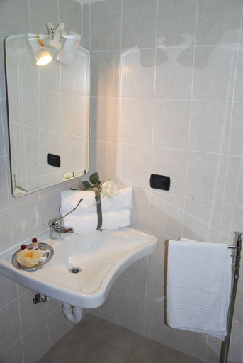 Bathroom 4, Residence Il Caminetto, Pisa