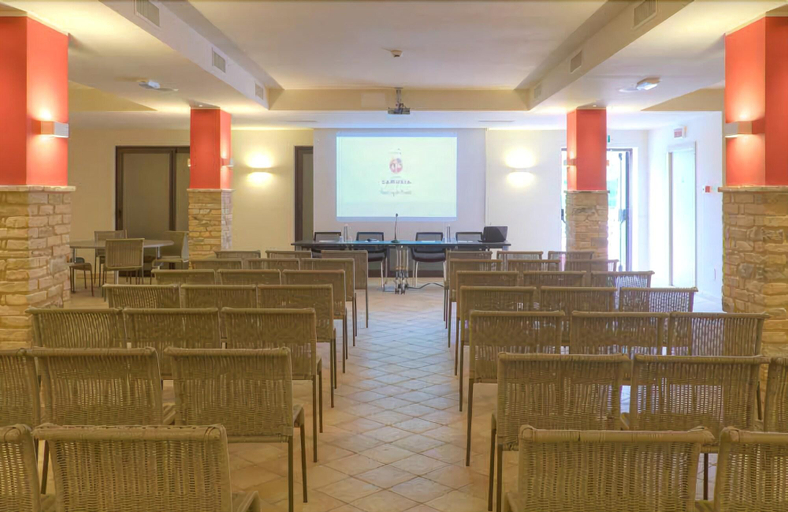 Public Area, Villa Gens Camuria, Ancona