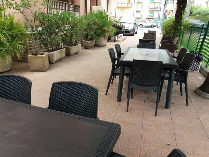 Others 5, Residence Cherie, Savona