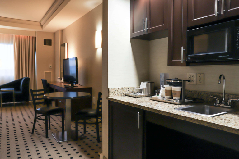 Bedroom 3, Radisson Plaza Hotel & Suites at Kalamazoo Center, Kalamazoo