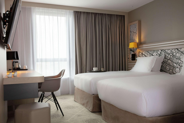 Bedroom 2, Hilton Garden Inn Massy, Essonne