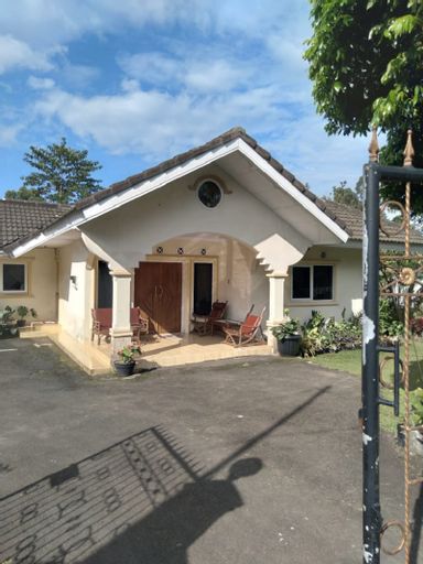 Villa Aashirwad 5BR 15Pax, Bogor