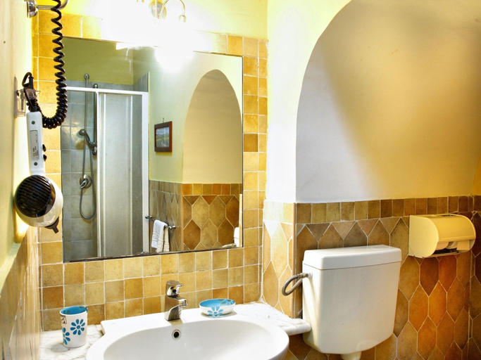 Bathroom, Buen Retiro 52, Napoli