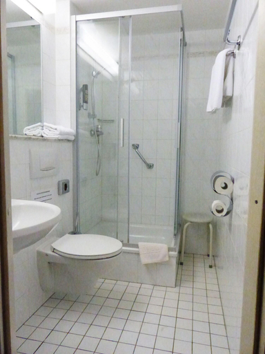 Bathroom 5, Hotel Castell, Berlin