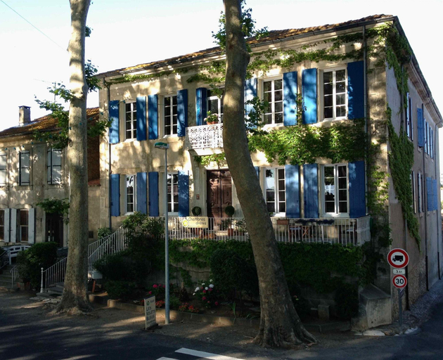 Exterior & Views