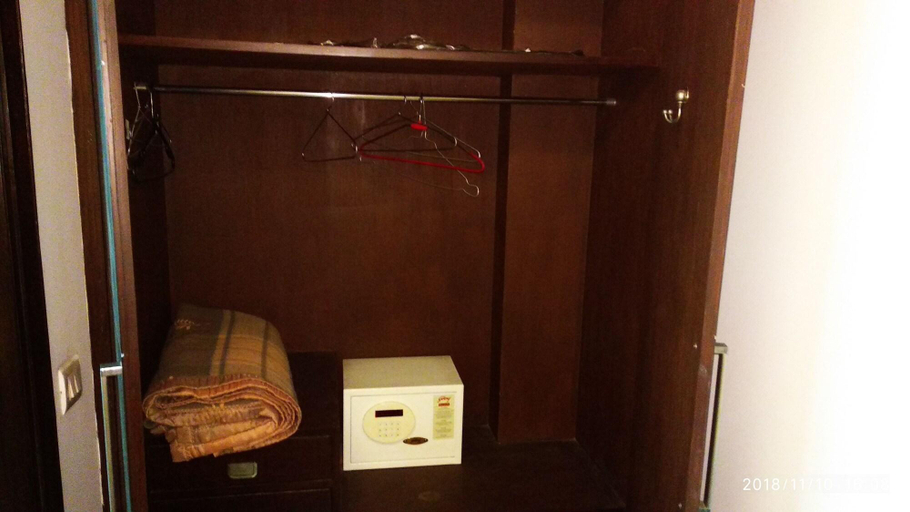 Public Area 2, The Metropolis Guest House Near RK Ashram Metro Station, Delhi