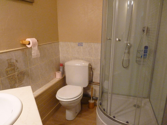 Bathroom 4, Le Châlet des Vignes, Dordogne