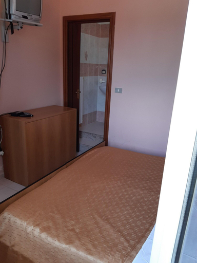 Bedroom 3, Hotel La Pineta, Vibo Valentia