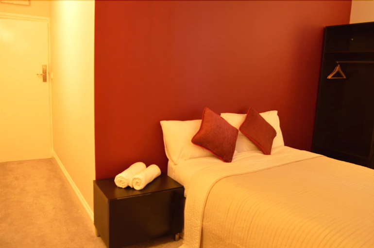 Bedroom 4, Top Night Hotel, London