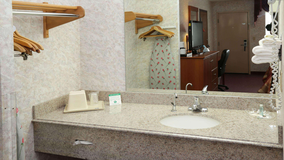 Bathroom 3, Magnuson Hotel Howell, Livingston