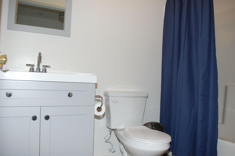 Bathroom 3, Downtown LA Comfortable Bedrooms, Los Angeles