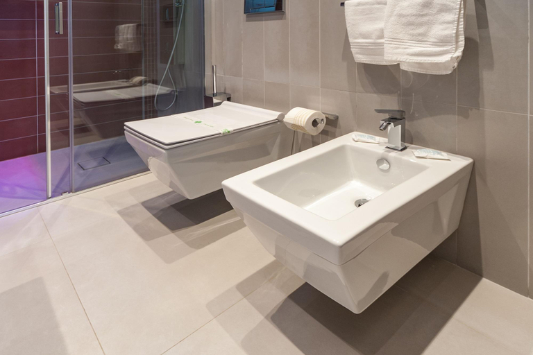 Bathroom 4, Il Rosso e il Blu, Roma