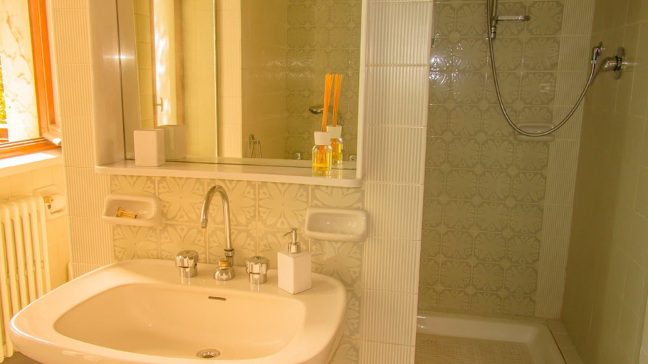 Bathroom 4, Locanda dei Buoni e Cattivi, Cagliari