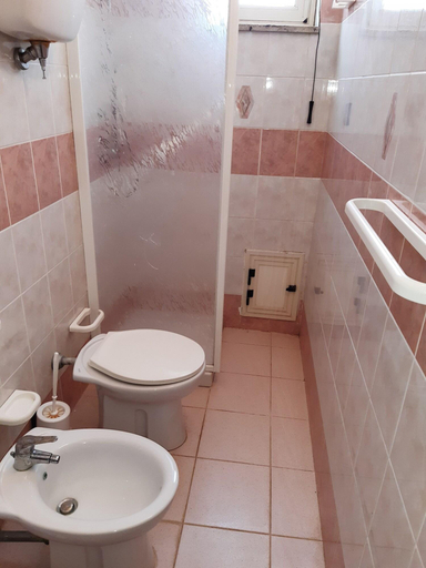 Bathroom 4, Hotel La Pineta, Vibo Valentia