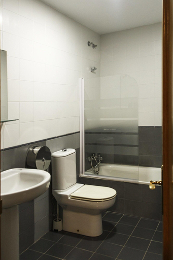 Bathroom 5, Hostel Catedral Burgos, Burgos