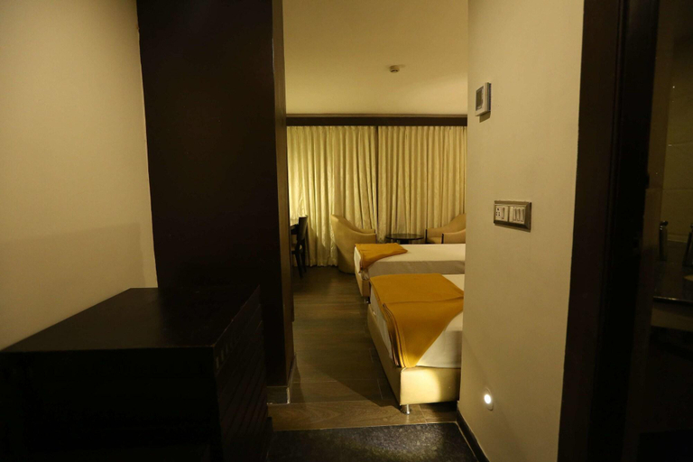 Bathroom 4, Hotel La Castle, Chennai