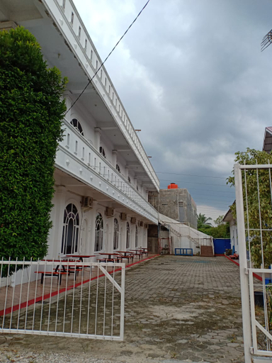 Exterior & Views 2, Penginapan Gedung Putih Syariah, Pekanbaru