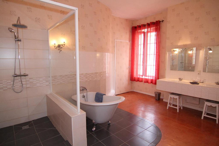 Bathroom 4, Les Volets Bleus, Aude