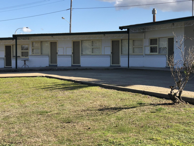 Exterior & Views 27