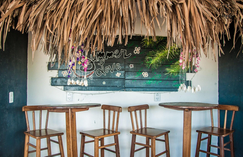 Public Area 2, Cabaré du Vento, Cruz