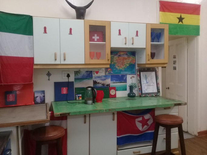 Public Area 2, Lighthouse Farm Backpackers Lodge, City of Cape Town