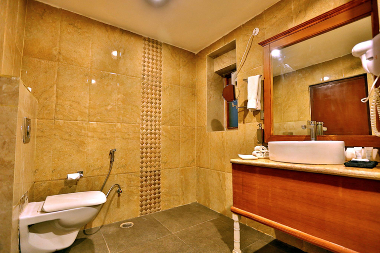 Bathroom, Regenta Resort Vanya Mahal, Sawai Madhopur