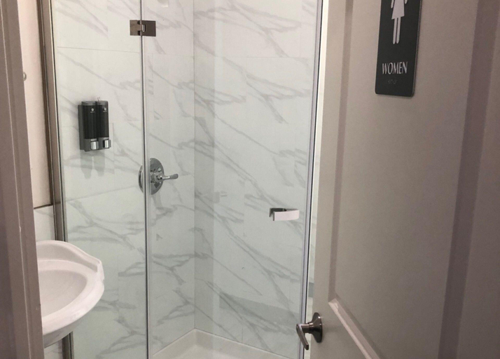 Bathroom 5, 8th and Ardmore, Los Angeles