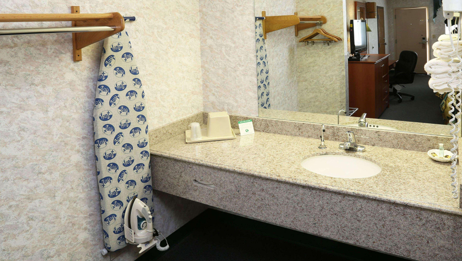 Bathroom 4, Magnuson Hotel Howell, Livingston