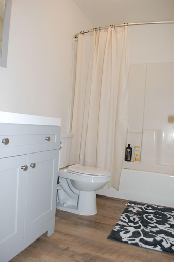 Bathroom 5, Downtown LA Comfortable Bedrooms, Los Angeles