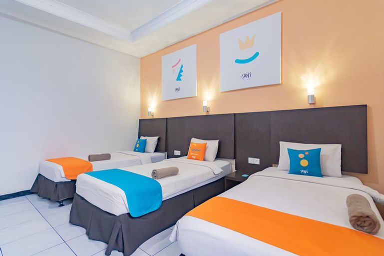 Bedroom 2, Sans Hotel Cihampelas Bandung, Bandung
