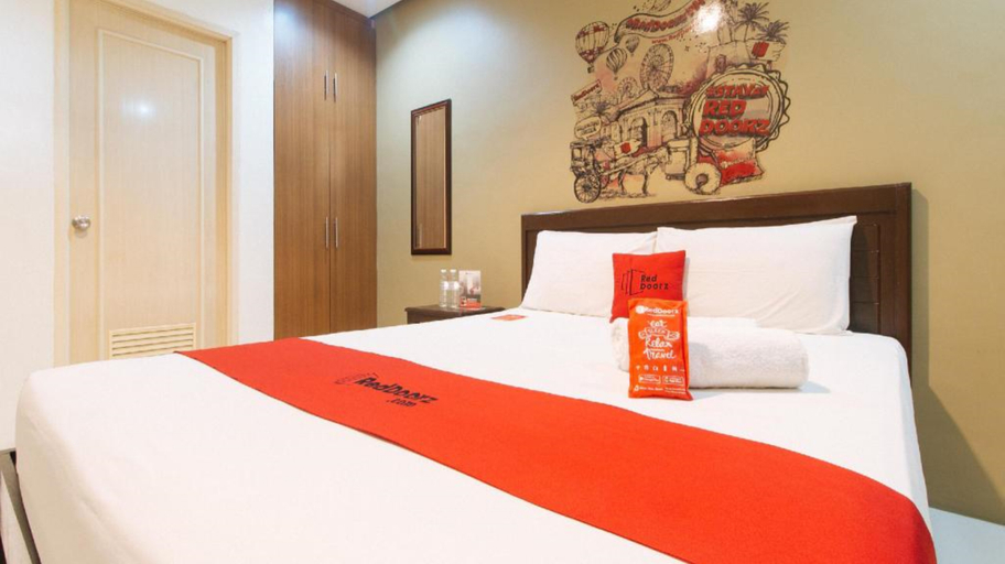 Bedroom 4, RedDoorz @ Western Highway Lodge Hotel, Marabut