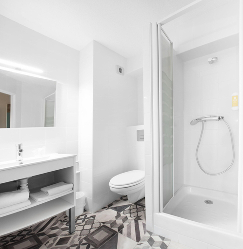 Bathroom 4, The Originals Access, Hôtel Clermont-Ferrand Nord, Puy-de-Dôme