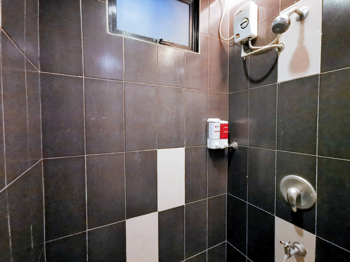 Bathroom 13
