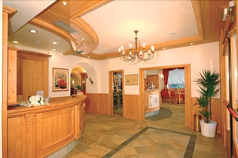Public Area 3, Hotel Italia, Trento