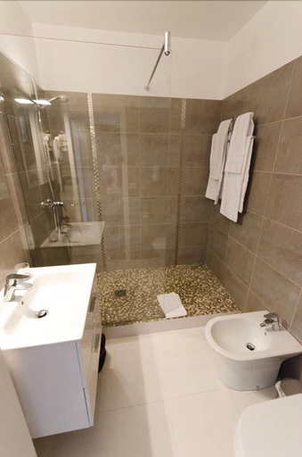 Bathroom 4, Hotel Carolina, Alpes-Maritimes