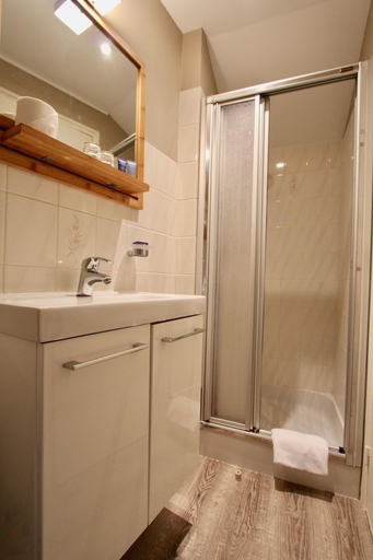 Bathroom 4, Hotel des Abers, Ille-et-Vilaine
